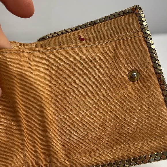 Whiting & Davis Bifold Gold Metal Mesh Wallet Kisslock Change Compartment - Picture 9 of 12